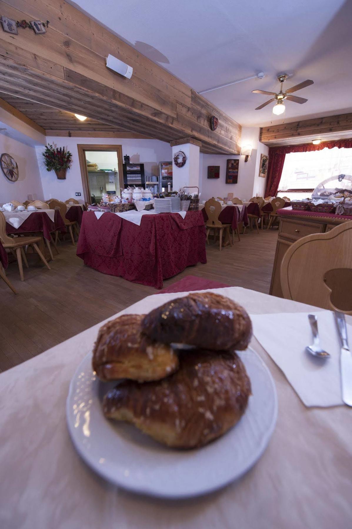 Hotel Olimpia Cortina dʼAmpezzo Zewnętrze zdjęcie